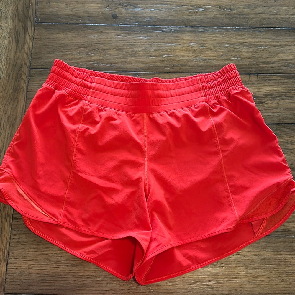 Lululemon hotty hot 4” high rise shorts